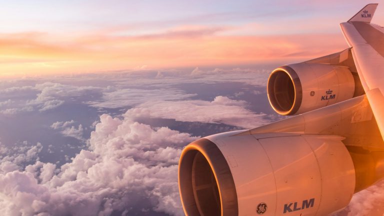 white air plane wing