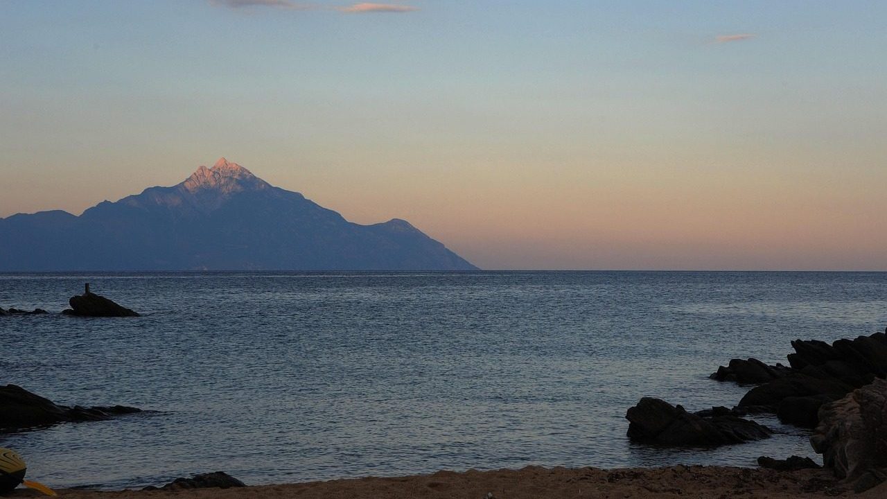 beach, sun, sea, summer, sand, water, vacations, to travel, coast, heaven, sunlight, nature, paradise, riverbank, relaxation, blue, greece, idyllic, relax, sunset, mood, atos, mountain, sarti